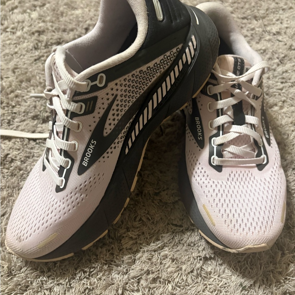 Brooks Women's Athletic Shoes -pink and grey Adrenaline 22